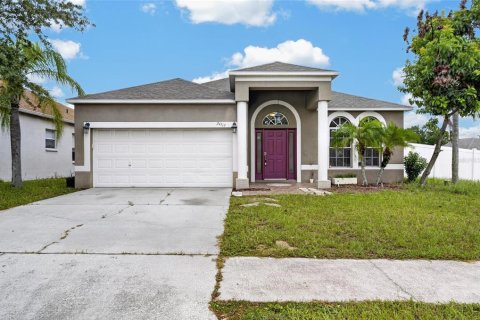 House in Lutz, Florida 4 bedrooms, 180.79 sq.m. № 2273139 - photo 2