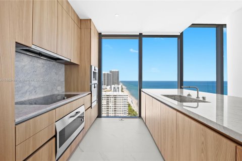 Condo in Hallandale Beach, Florida, 4 bedrooms  № 1865274 - photo 22
