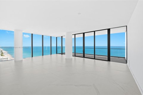 Condo in Hallandale Beach, Florida, 4 bedrooms  № 1865274 - photo 21