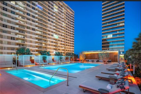 Condo in Hallandale Beach, Florida, 4 bedrooms  № 1865274 - photo 11
