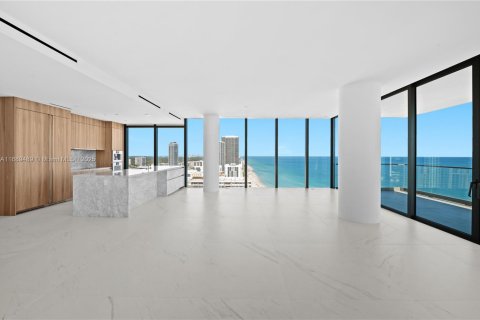 Condo in Hallandale Beach, Florida, 4 bedrooms  № 1865274 - photo 20