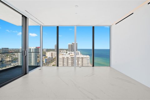 Condo in Hallandale Beach, Florida, 4 bedrooms  № 1865274 - photo 26