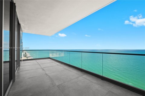 Condo in Hallandale Beach, Florida, 4 bedrooms  № 1865274 - photo 17