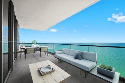 Condo in Hallandale Beach, Florida, 4 bedrooms  № 1865274 - photo 15