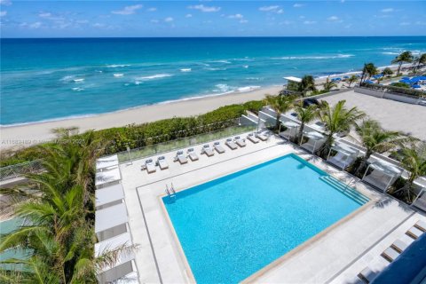 Condo in Hallandale Beach, Florida, 4 bedrooms  № 1865274 - photo 10