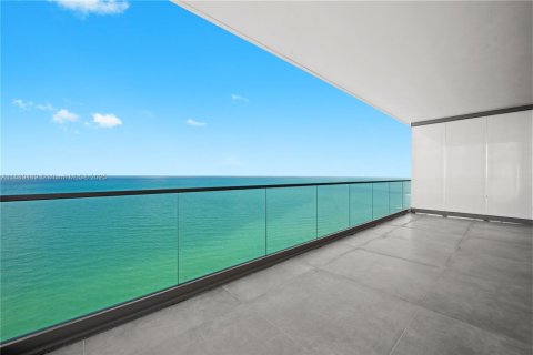 Condo in Hallandale Beach, Florida, 4 bedrooms  № 1865274 - photo 2