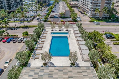 Condo in Hallandale Beach, Florida, 4 bedrooms  № 1865274 - photo 7