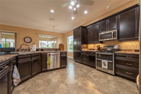 House in The Villages, Florida 4 bedrooms, 256.32 sq.m. № 2408711 - photo 15