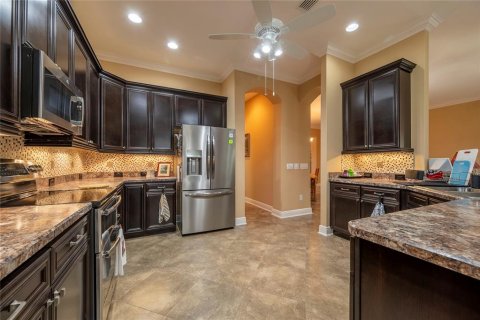 House in The Villages, Florida 4 bedrooms, 256.32 sq.m. № 2408711 - photo 17