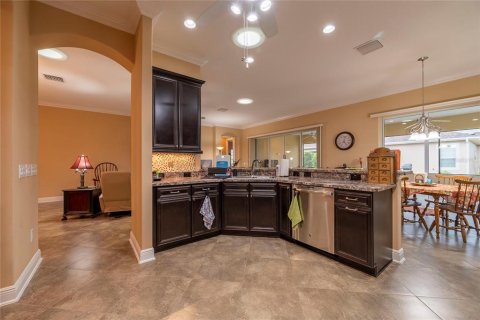 House in The Villages, Florida 4 bedrooms, 256.32 sq.m. № 2408711 - photo 18