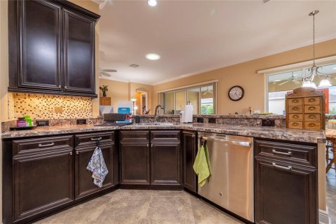 House in The Villages, Florida 4 bedrooms, 256.32 sq.m. № 2408711 - photo 16