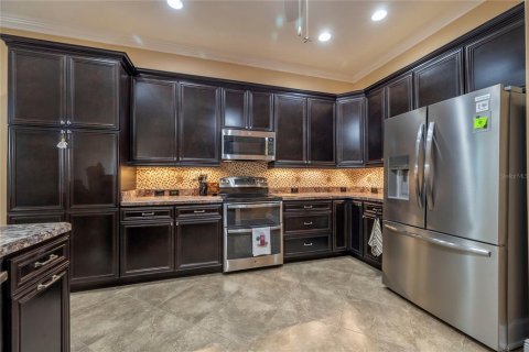 House in The Villages, Florida 4 bedrooms, 256.32 sq.m. № 2408711 - photo 13