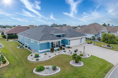 House in The Villages, Florida 4 bedrooms, 256.32 sq.m. № 2408711 - photo 2