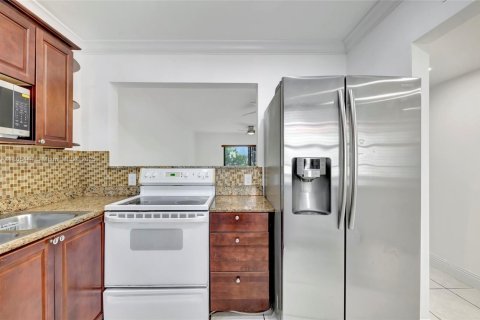 Condo in Pompano Beach, Florida, 2 bedrooms  № 1739192 - photo 7