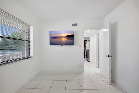 Condo in Pompano Beach, Florida, 2 bedrooms  № 1739192 - photo 9
