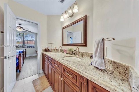 House in Davie, Florida 5 bedrooms, 384.24 sq.m. № 2003084 - photo 24