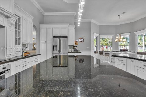 House in Davie, Florida 5 bedrooms, 384.24 sq.m. № 2003084 - photo 12