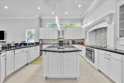 House in Davie, Florida 5 bedrooms, 384.24 sq.m. № 2003084 - photo 14