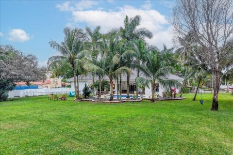 House in Davie, Florida 5 bedrooms, 384.24 sq.m. № 2003084