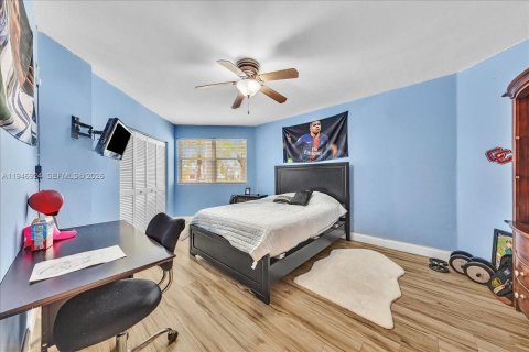 House in Davie, Florida 5 bedrooms, 384.24 sq.m. № 2003084 - photo 22