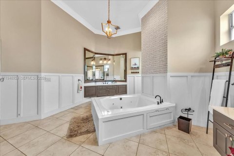House in Davie, Florida 5 bedrooms, 384.24 sq.m. № 2003084 - photo 21