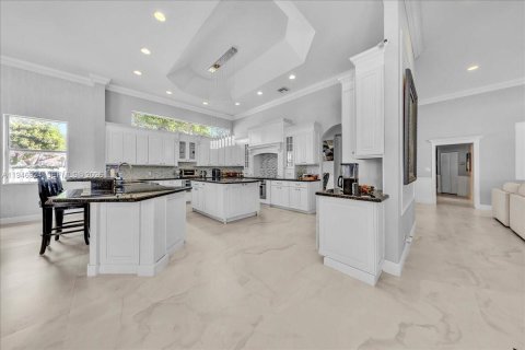 House in Davie, Florida 5 bedrooms, 384.24 sq.m. № 2003084 - photo 10