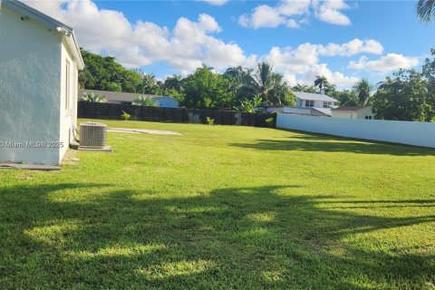 Villa ou maison à vendre à Miami, Floride: 3 chambres, 182.92 m2 № 1972019 - photo 8