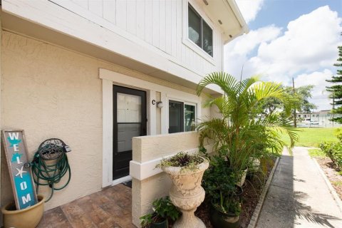 Townhouse in Clearwater, Florida 2 bedrooms, 79.25 sq.m. № 1767949 - photo 3
