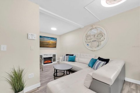 Townhouse in Clearwater, Florida 2 bedrooms, 79.25 sq.m. № 1767949 - photo 7