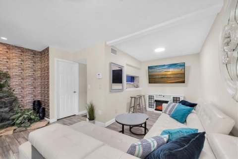 Townhouse in Clearwater, Florida 2 bedrooms, 79.25 sq.m. № 1767949 - photo 8