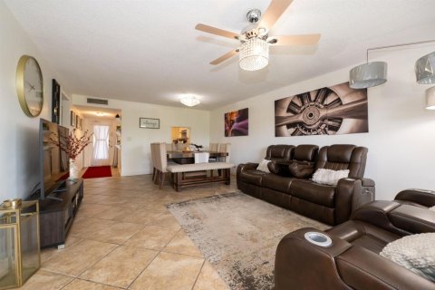 Condominio en venta en Coral Springs, Florida, 2 dormitorios, 97.55 m2 № 2154006 - foto 3