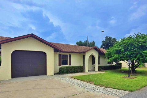 House in Haines City, Florida 2 bedrooms, 81.75 sq.m. № 2277975