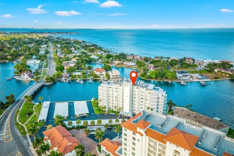 Condo in Saint Petersburg, Florida, 2 bedrooms  № 1886766 - photo 1