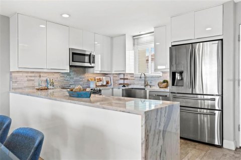 Condo in Saint Petersburg, Florida, 2 bedrooms  № 1886766 - photo 7