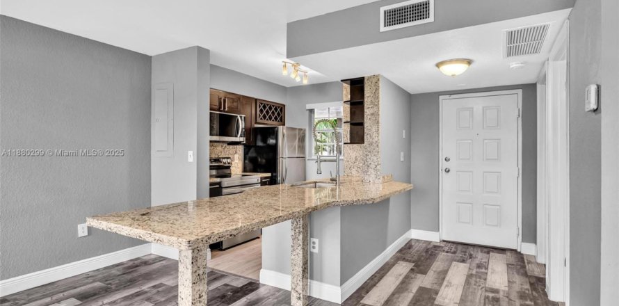 Condominio en Oakland Park, Florida, 2 dormitorios № 1929052