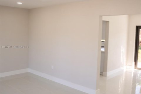 Casa en venta en Miami Gardens, Florida, 4 dormitorios, 134.89 m2 № 2003404 - foto 7