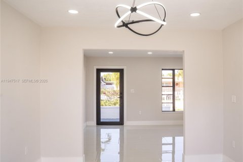 Casa en venta en Miami Gardens, Florida, 4 dormitorios, 134.89 m2 № 2003404 - foto 5