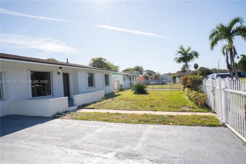 Casa en venta en Miami Gardens, Florida, 4 dormitorios, 134.89 m2 № 2003404 - foto 4