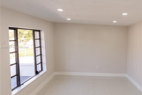 Casa en venta en Miami Gardens, Florida, 4 dormitorios, 134.89 m2 № 2003404 - foto 6