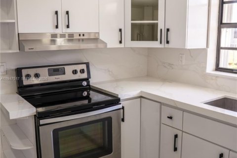 Casa en venta en Miami Gardens, Florida, 4 dormitorios, 134.89 m2 № 2003404 - foto 9