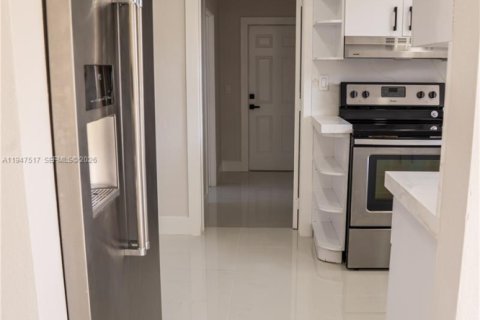 Casa en venta en Miami Gardens, Florida, 4 dormitorios, 134.89 m2 № 2003404 - foto 8