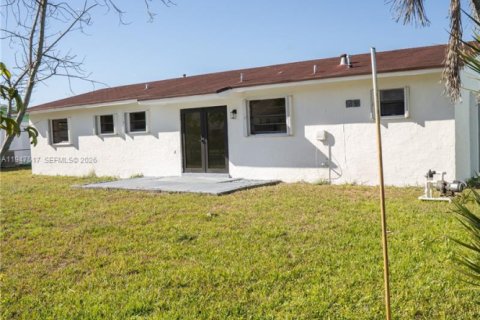 Casa en venta en Miami Gardens, Florida, 4 dormitorios, 134.89 m2 № 2003404 - foto 20