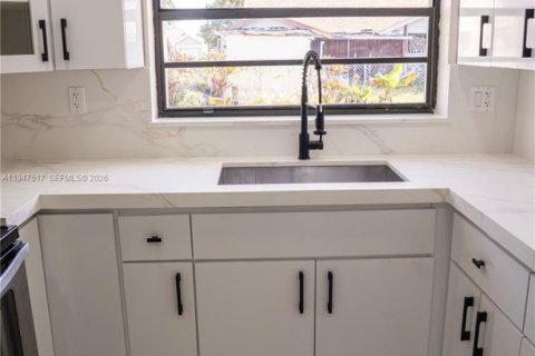 Casa en venta en Miami Gardens, Florida, 4 dormitorios, 134.89 m2 № 2003404 - foto 10