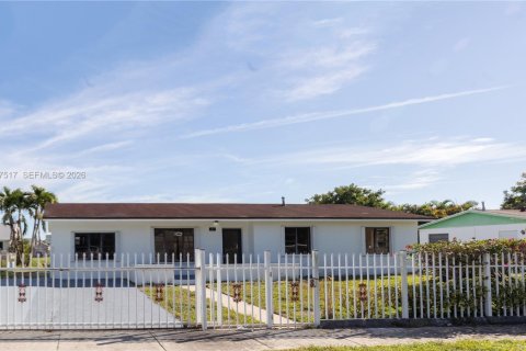 Casa en Miami Gardens, Florida 4 dormitorios, 134.89 m2 № 2003404