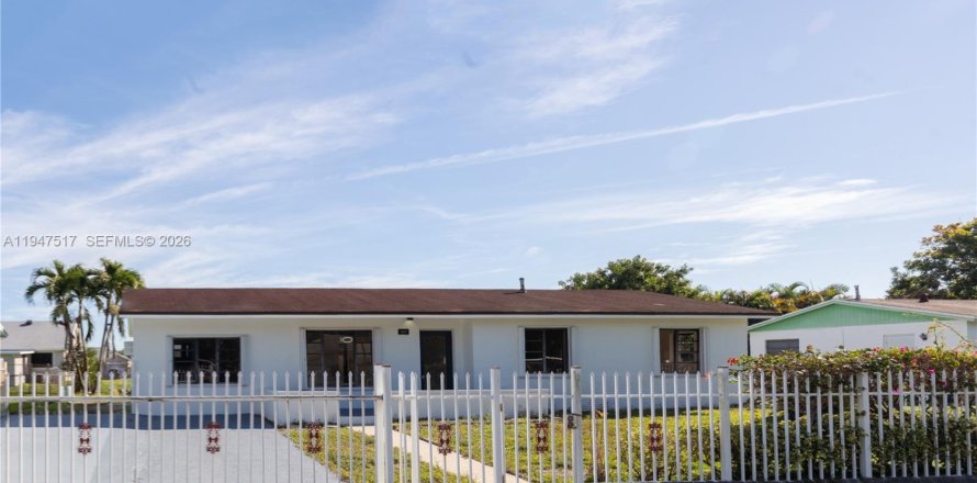 Casa en Miami Gardens, Florida 4 dormitorios, 134.89 m2 № 2003404