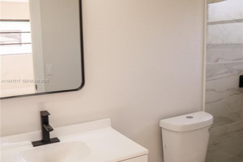 Casa en venta en Miami Gardens, Florida, 4 dormitorios, 134.89 m2 № 2003404 - foto 16