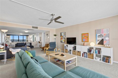 Condo in Treasure Island, Florida, 2 bedrooms № 2157542 - photo 4