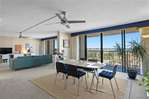 Condo in Treasure Island, Florida, 2 bedrooms № 2157542 - photo 6