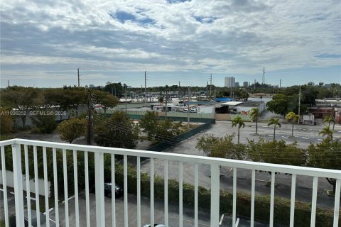 Condo à North Miami Beach, Floride, 1 chambre  № 2027938