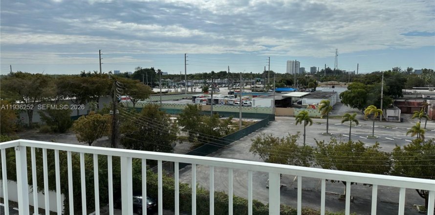 Condo à North Miami Beach, Floride, 1 chambre  № 2027938